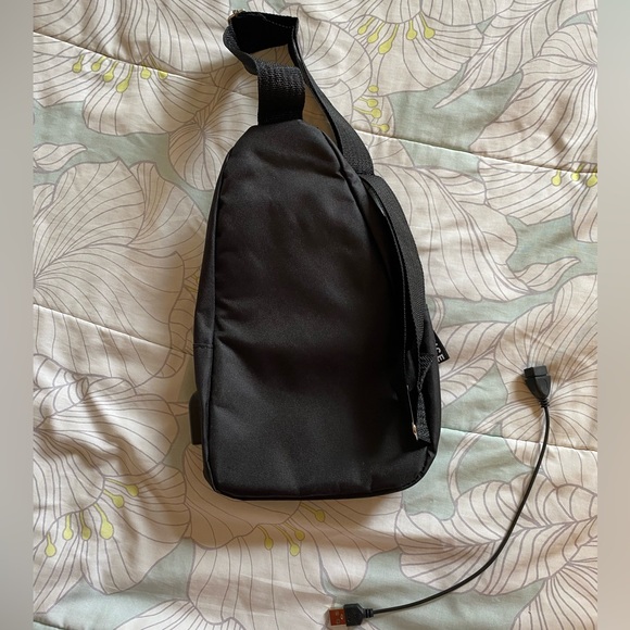 Small sling backpack - Picture 3 of 7